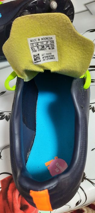 Adidași originali made in Taiwan  cu crampoane de metal pe filet  deta