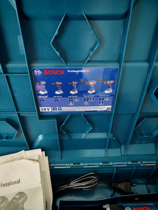 Bosch Masina de gaurit si insurubat 18V-55