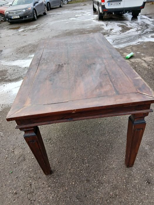 Masa de lemn masiv preț 400 lei bucata