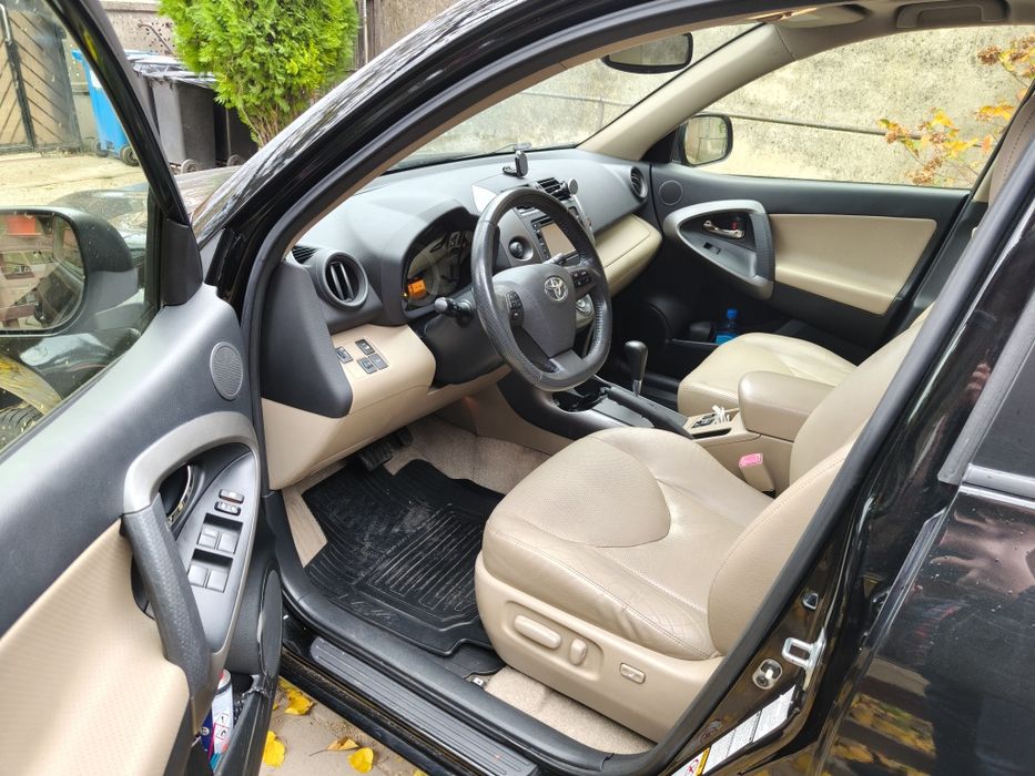 Vând Toyota Rav 4 2.0 VVT-I CVT 4x4 158hp