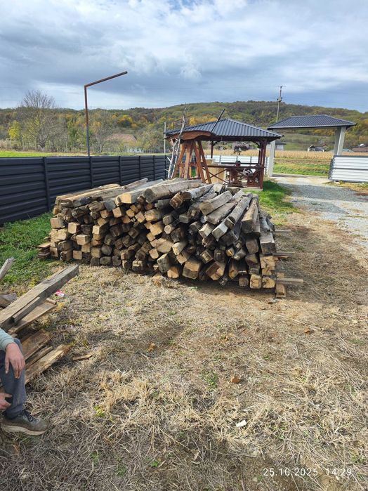 Vând lemn vechi din stejar