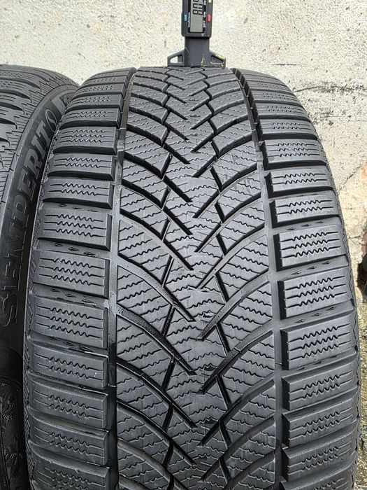 Vând două anvelope de iarna semperit 235 40 18  dot 2622