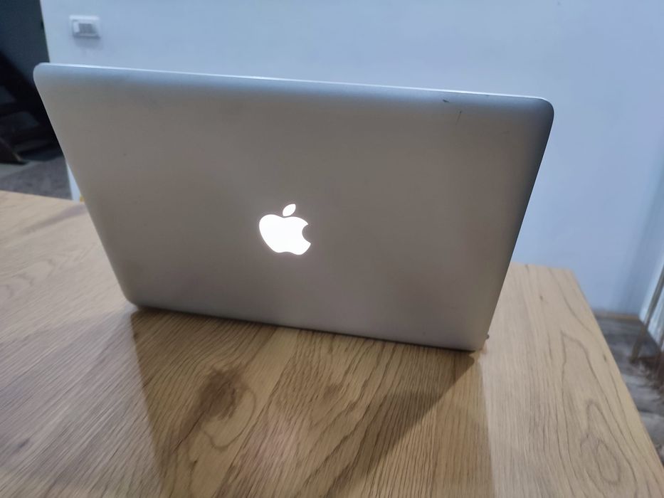 Macbook Pro i5 impecabil