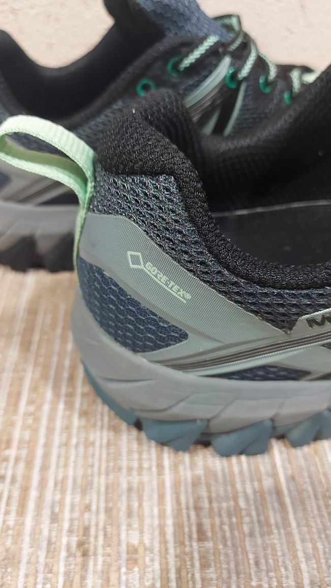Туристически обувки Merrell