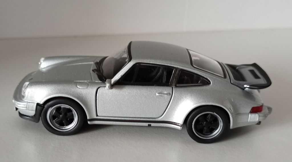 Macheta Porsche 911 Turbo (930) 1977 silver - Welly 1/36