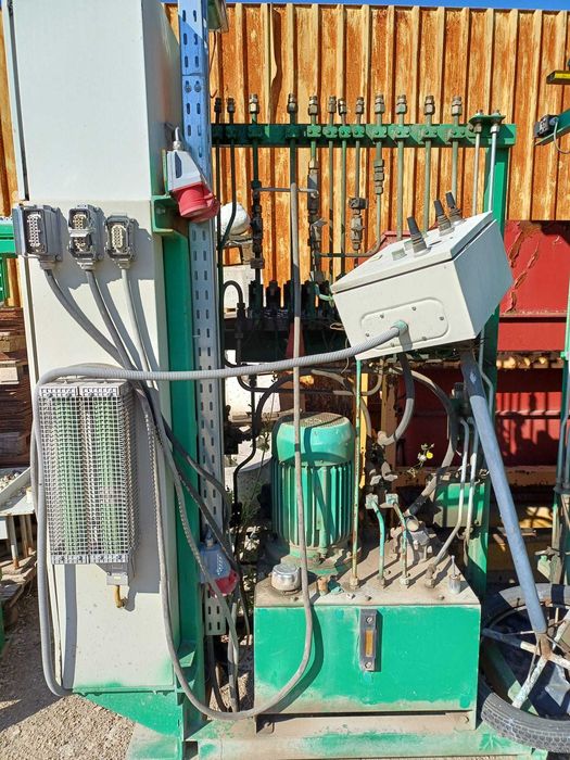 Masinarie de fabricat pavaje automatizata.