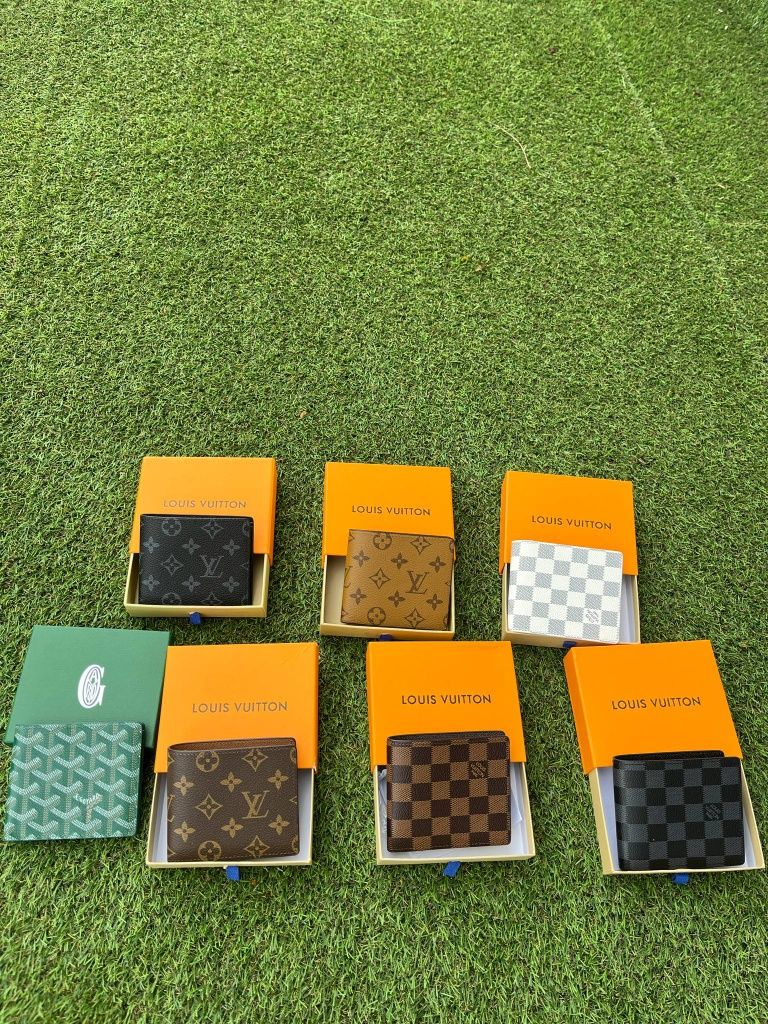 Portofele Unisex Louis Vuitton diverse culori