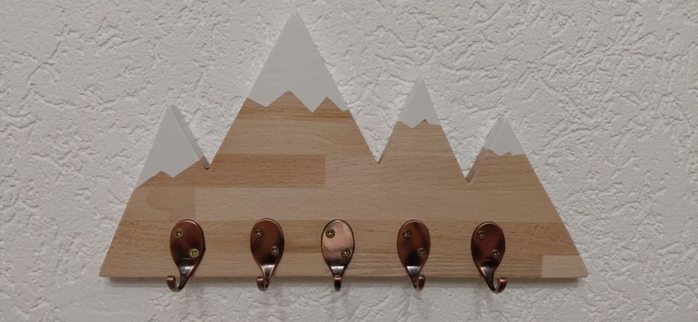 Cuier Chei "Nordic Peaks" din Lemn Masiv – Handmade / Design Scandinav