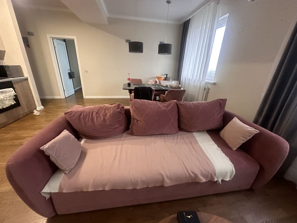 диван розовый для гостиной
