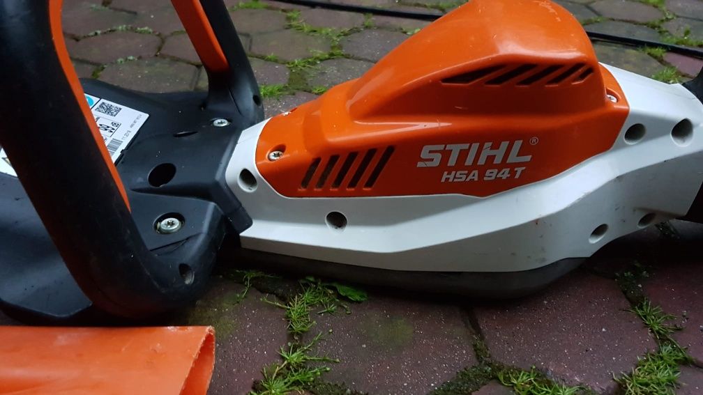 Vând Trimmer pe baterie pentru tăiat gard viu stihl HSA 94 T