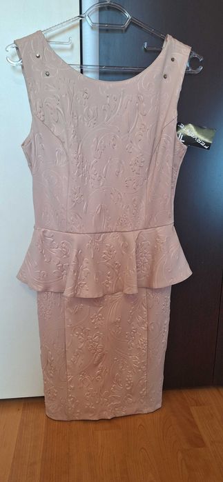 Рокля цвят пудра нова с етикет