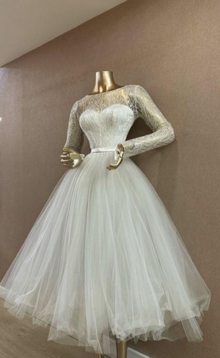 Продам шикарное платье размер S