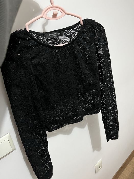 Черна дентелена блуза