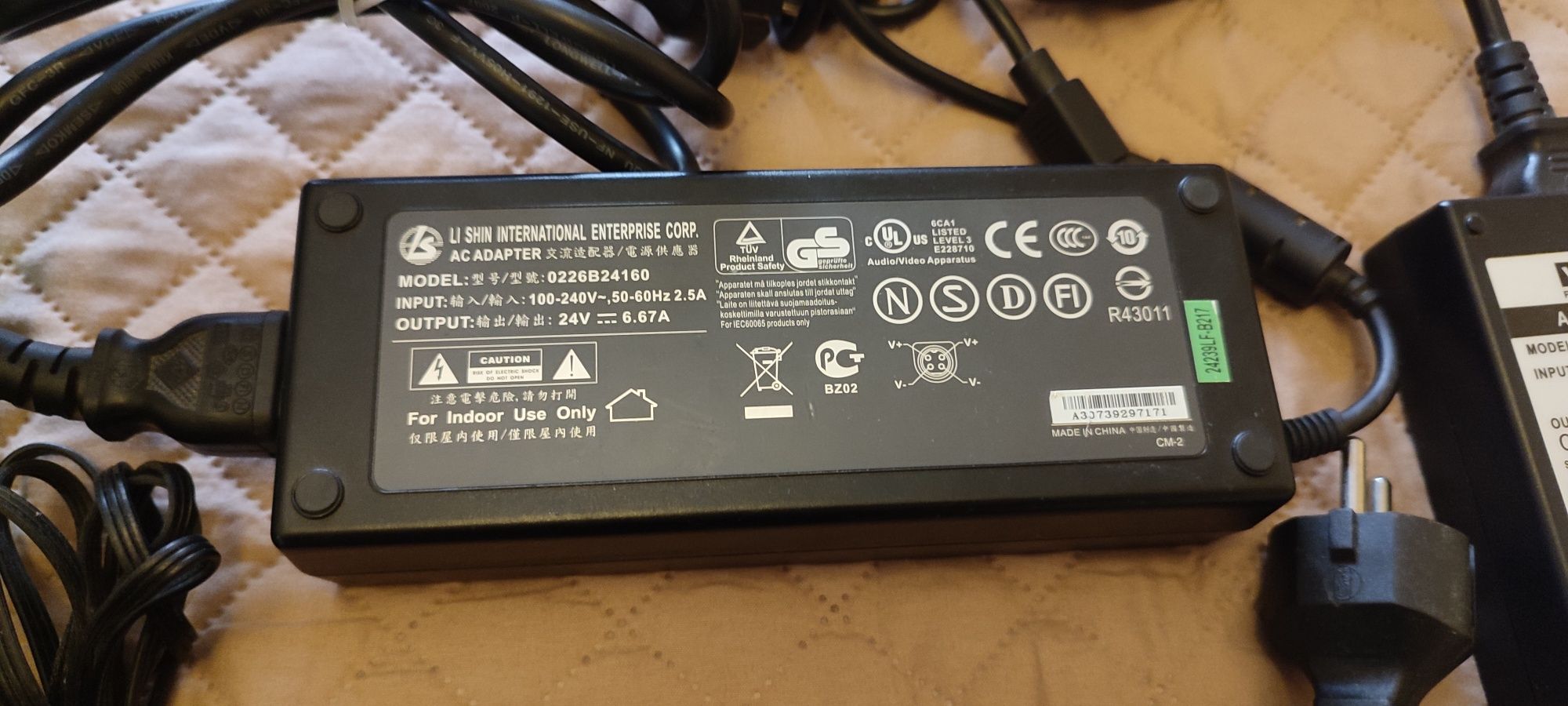 Alimentatoare laptop, cabluri pt. imprimante,PC, încărcătoare, etc..