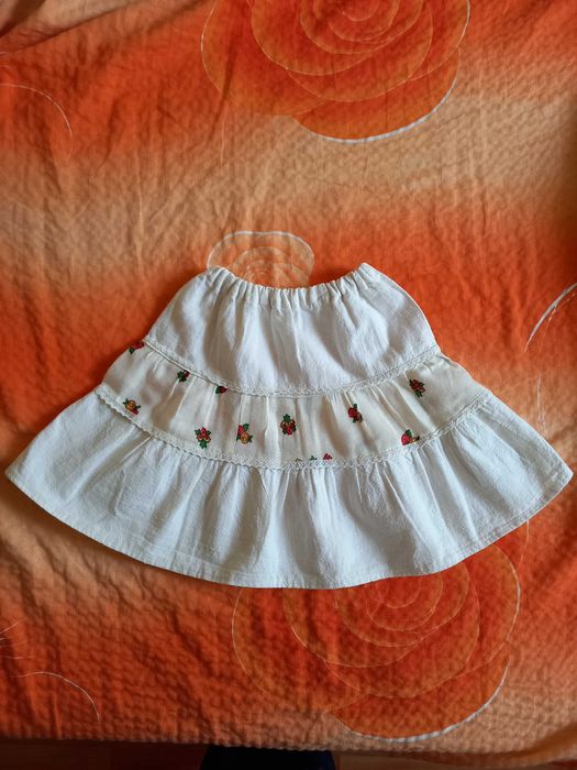 Costum popular, traditional,  ie