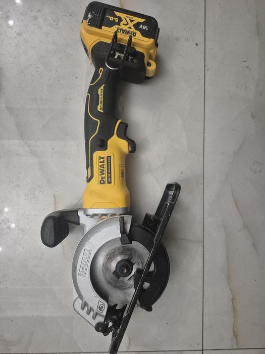 Fierastrau circular dewalt dcs571