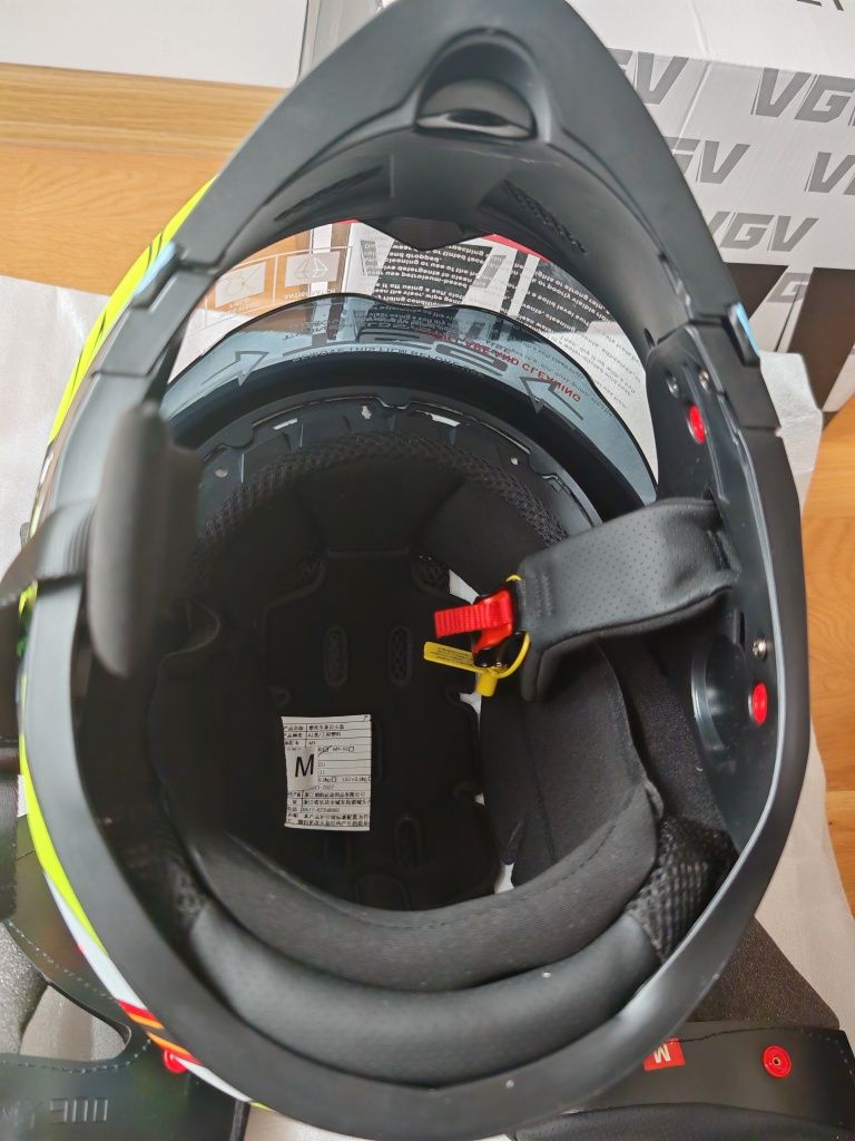 Каска VGV ECER 22-05 Мотоциклетна Flip-Up