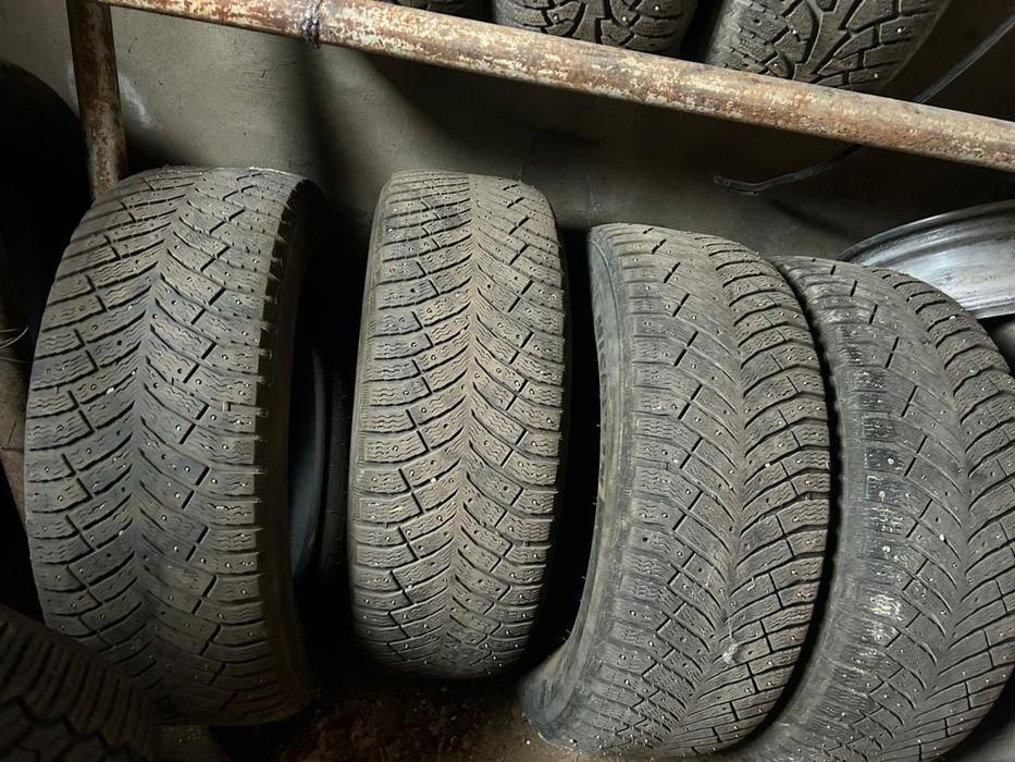Шина зимняя шипованная на Прадо или джип