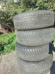 4 cauciucuri de iarna 205 60 16 cu jante de tabla 5x114.3 de Renault