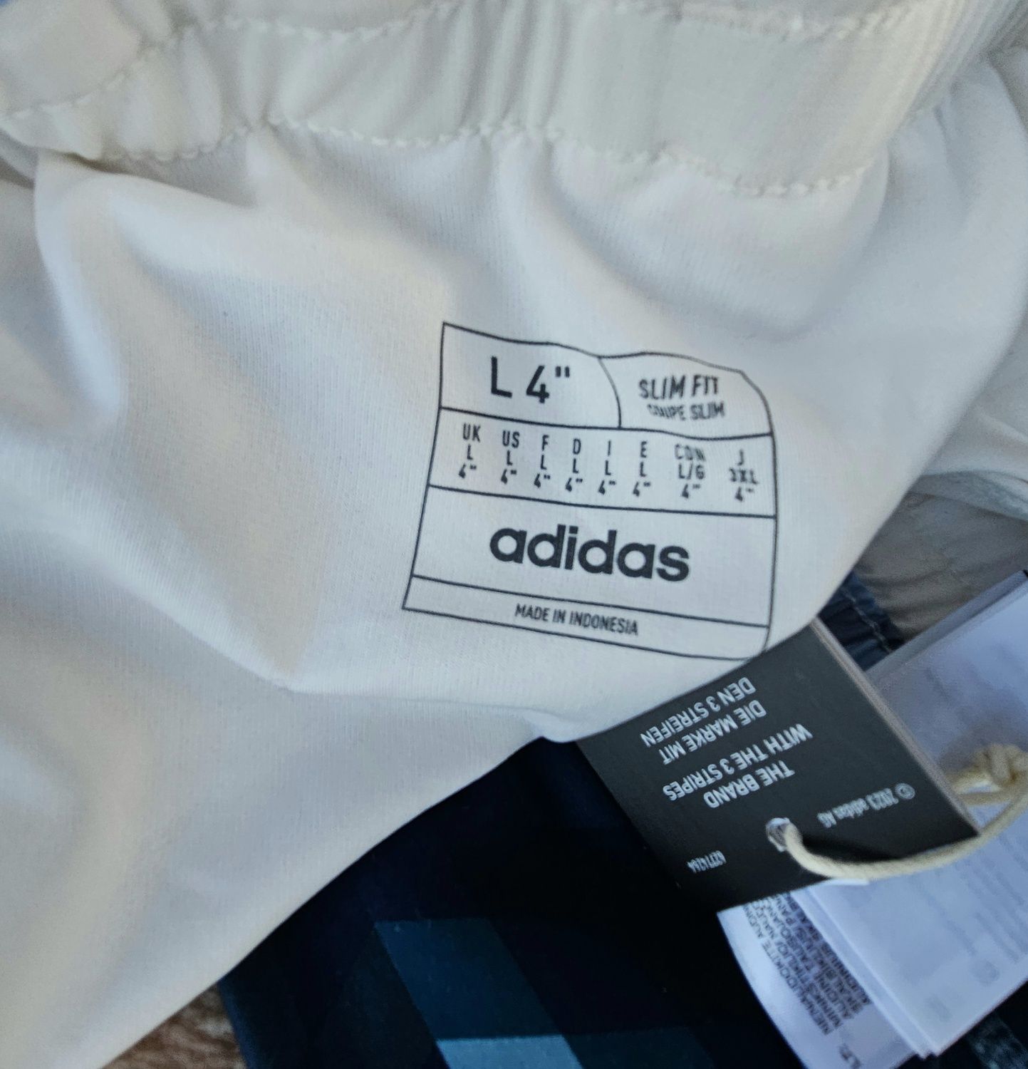 Adidas оригинални дамски къси панталонки Л размер нови
