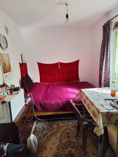 продавам селски имот с къща