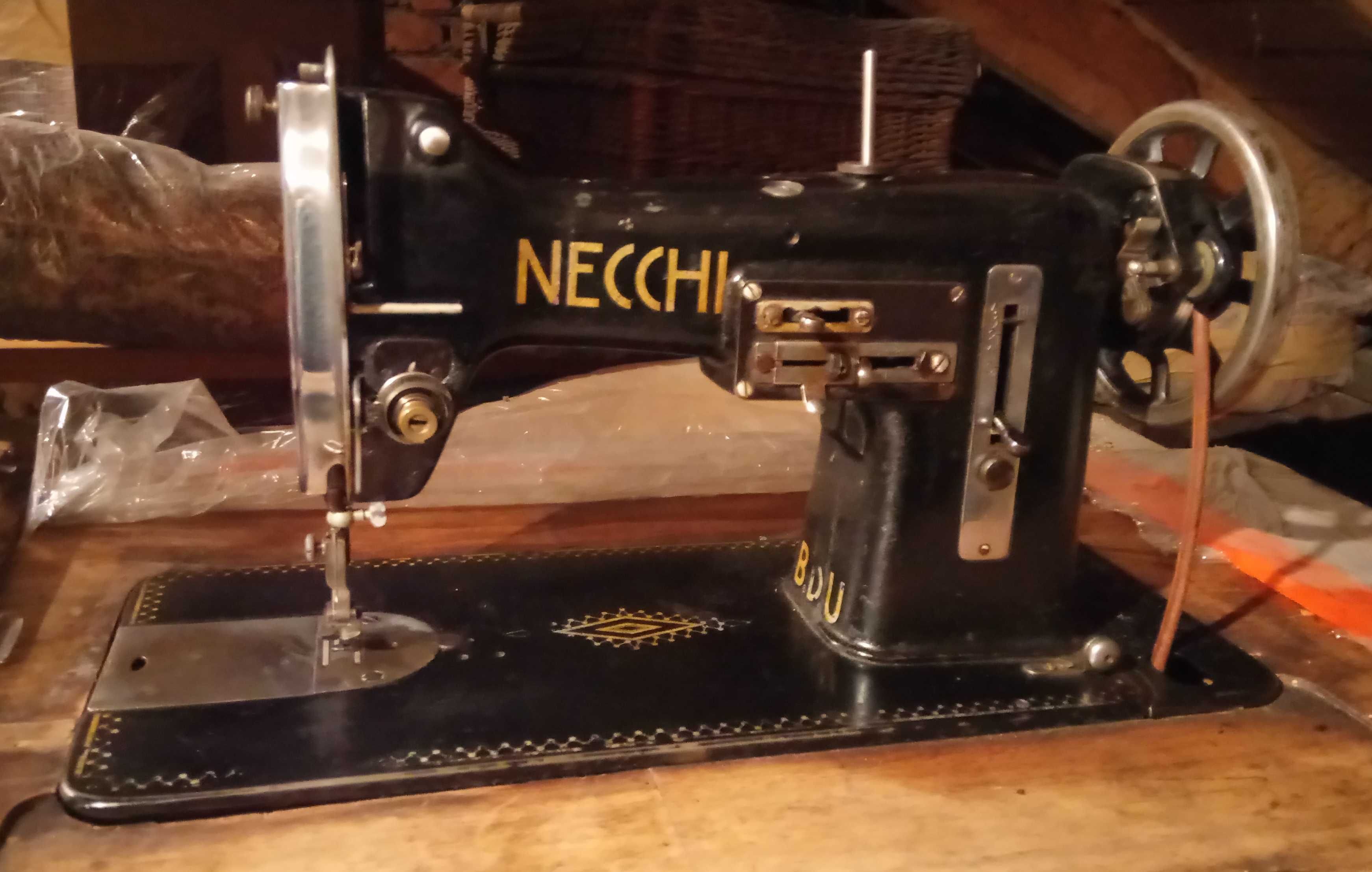 Продавам крачна шевна машина "NECCHI"