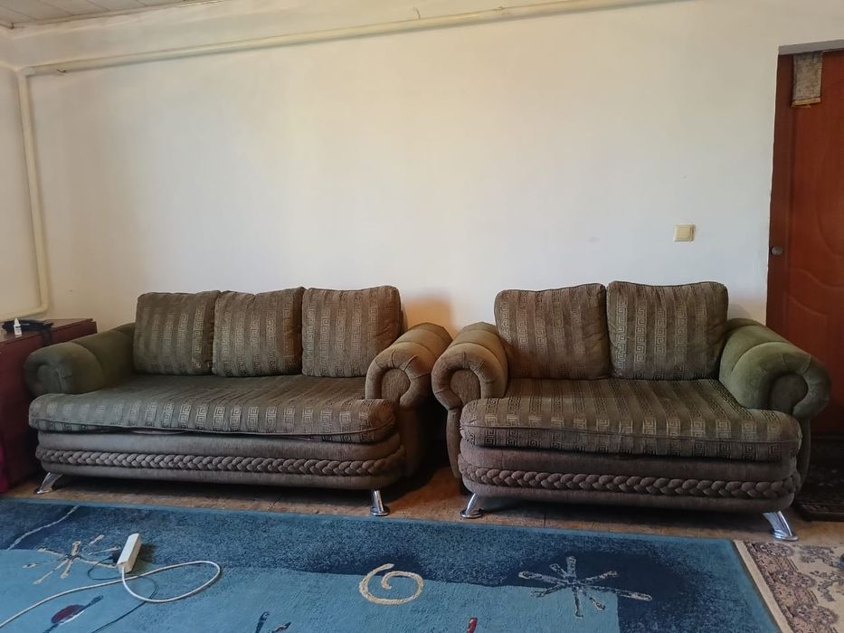 Раскладной диван с креслом.