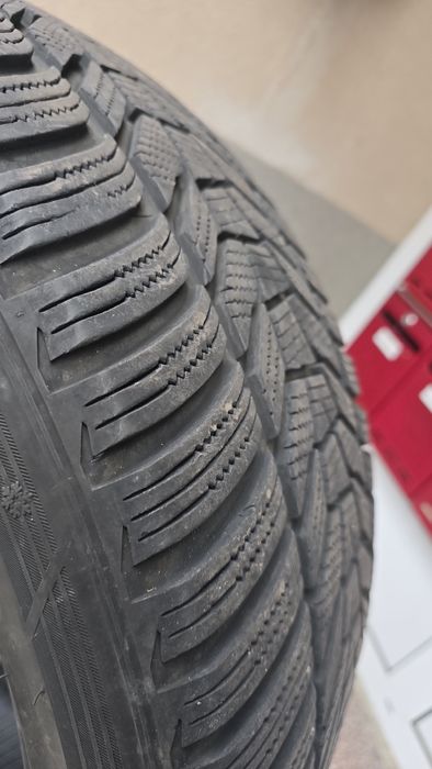 Зимни гуми 255 40 19 марка Hankook