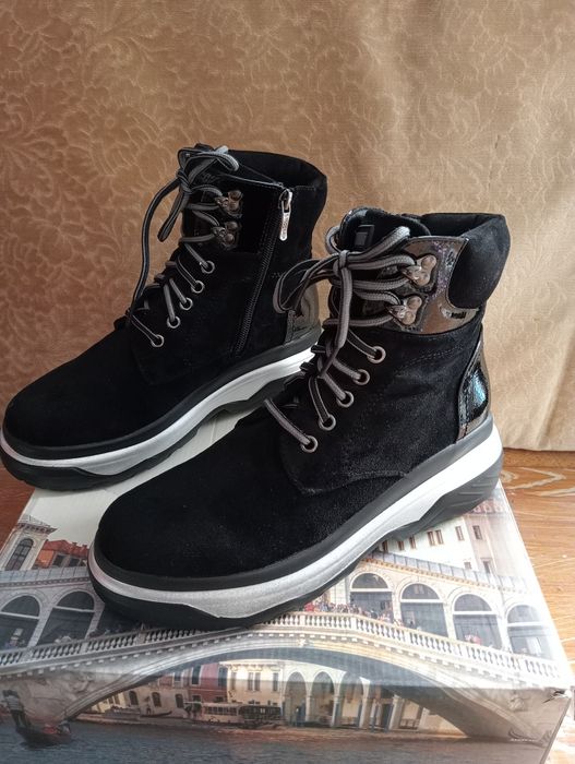 Демисезонные ботинки Кари 39 размер.