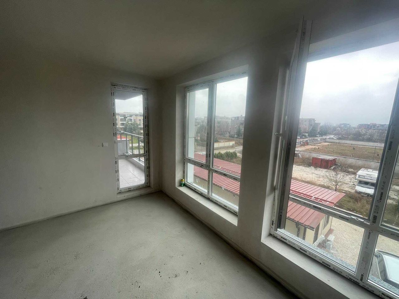 Продава се Тристаен апартамент в Пловдив, Остромила - 81 кв.м за 1334 €/кв.м - Снимка #3