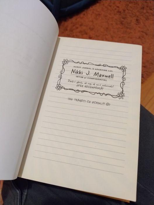 Carte Însemnările unei puștoaice în română