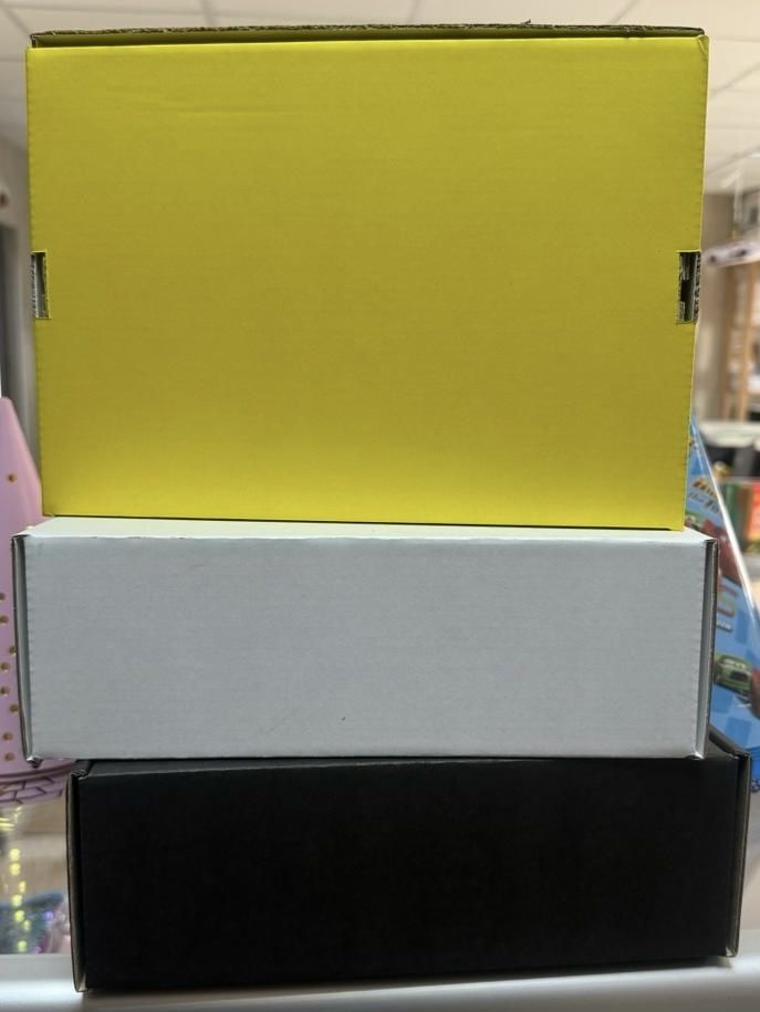 Самосборная подарочная коробка из микрогофрокартона размеры 23х17х8см.