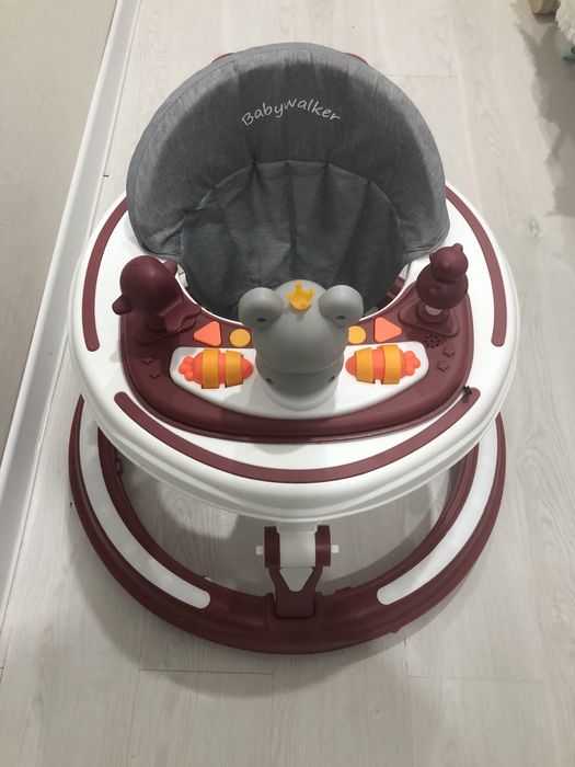 Ходунок в хорошем состоянии. Подарок коврик