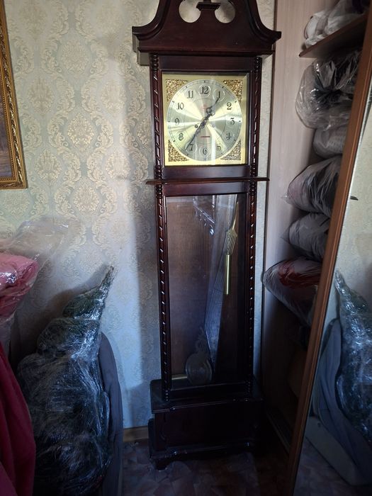 Продам часы напольные