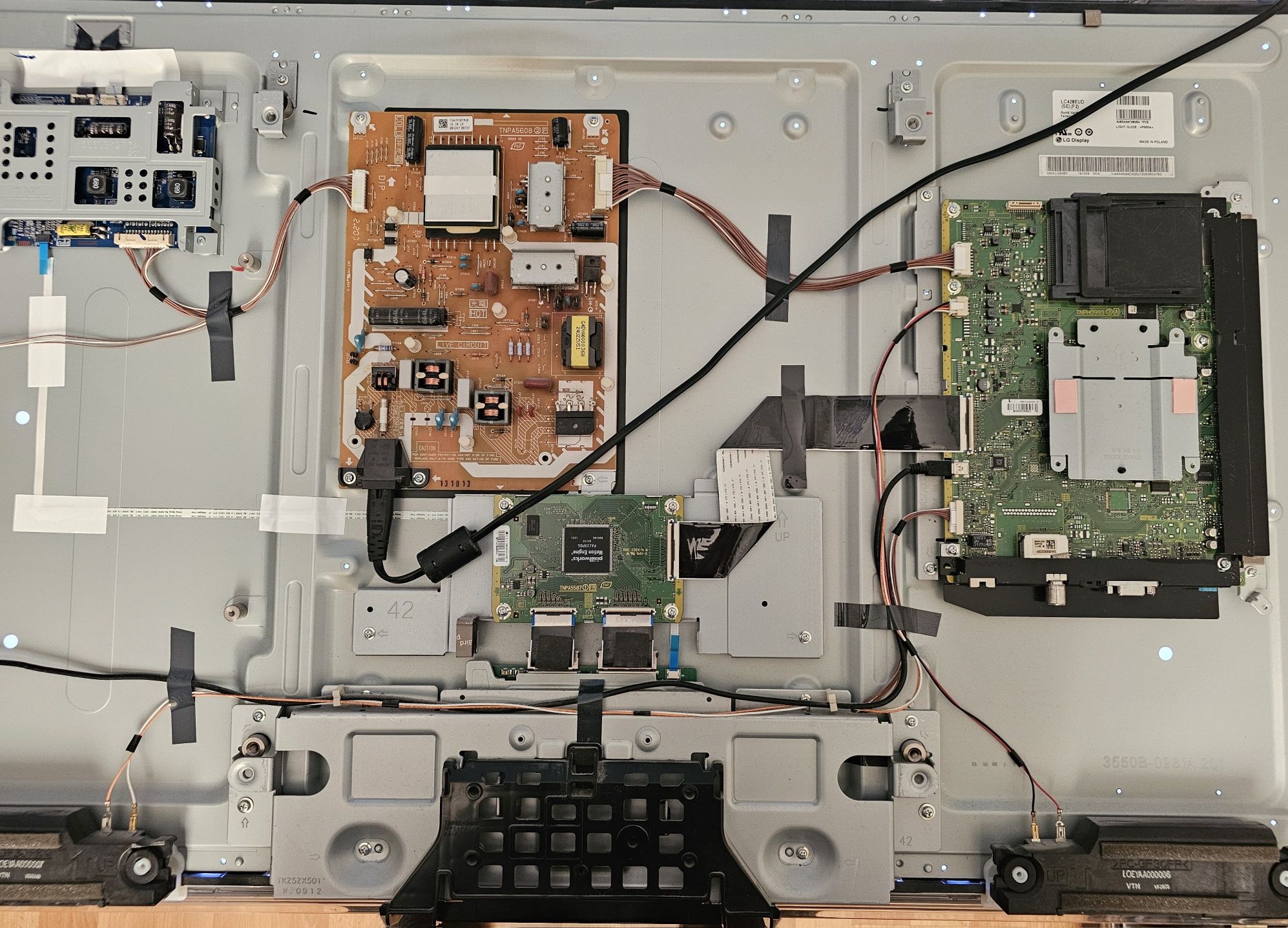 Panasonic TX L42ET5E /НА ЧАСТИ/