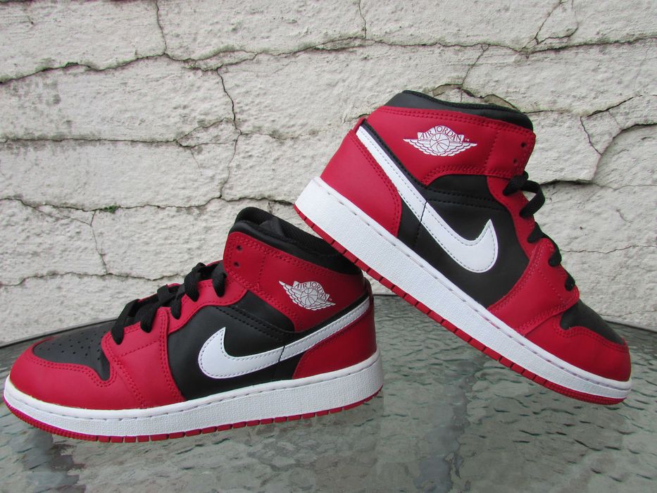 Юношески маратонки Nike Air Jordan 1 Mid