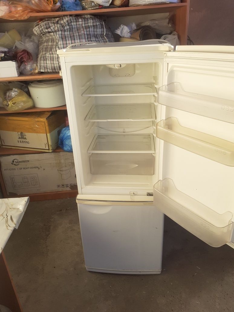 Продам халадилник харошыи состояние всё работает