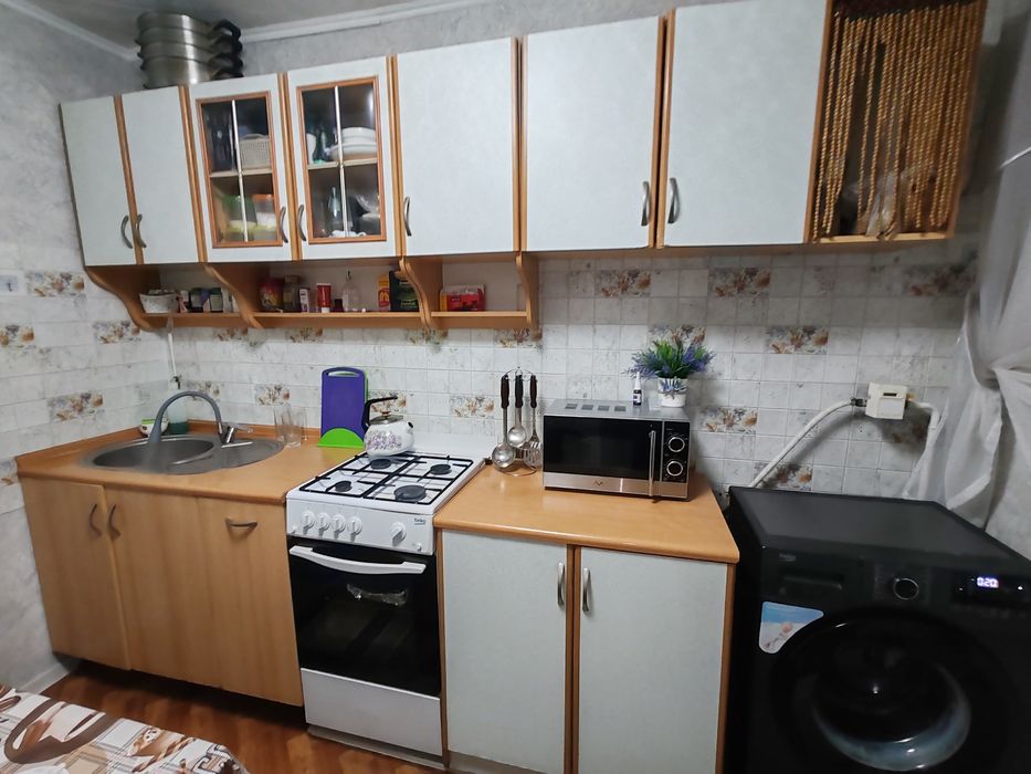 Подам кухонный гарнитур