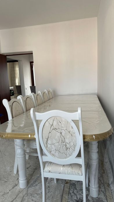 Стол со стульями