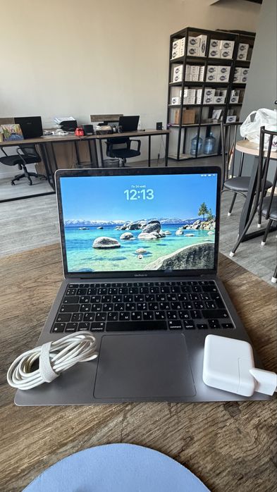 Macbook Air 13.3; M1, 8гб, 256 гб