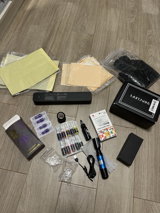 Kit complet de tatuat