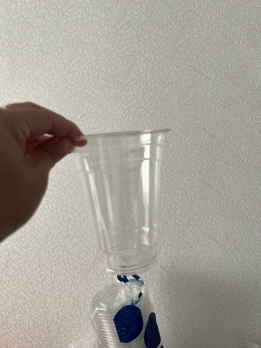 Прозрачный стакан с крышкой