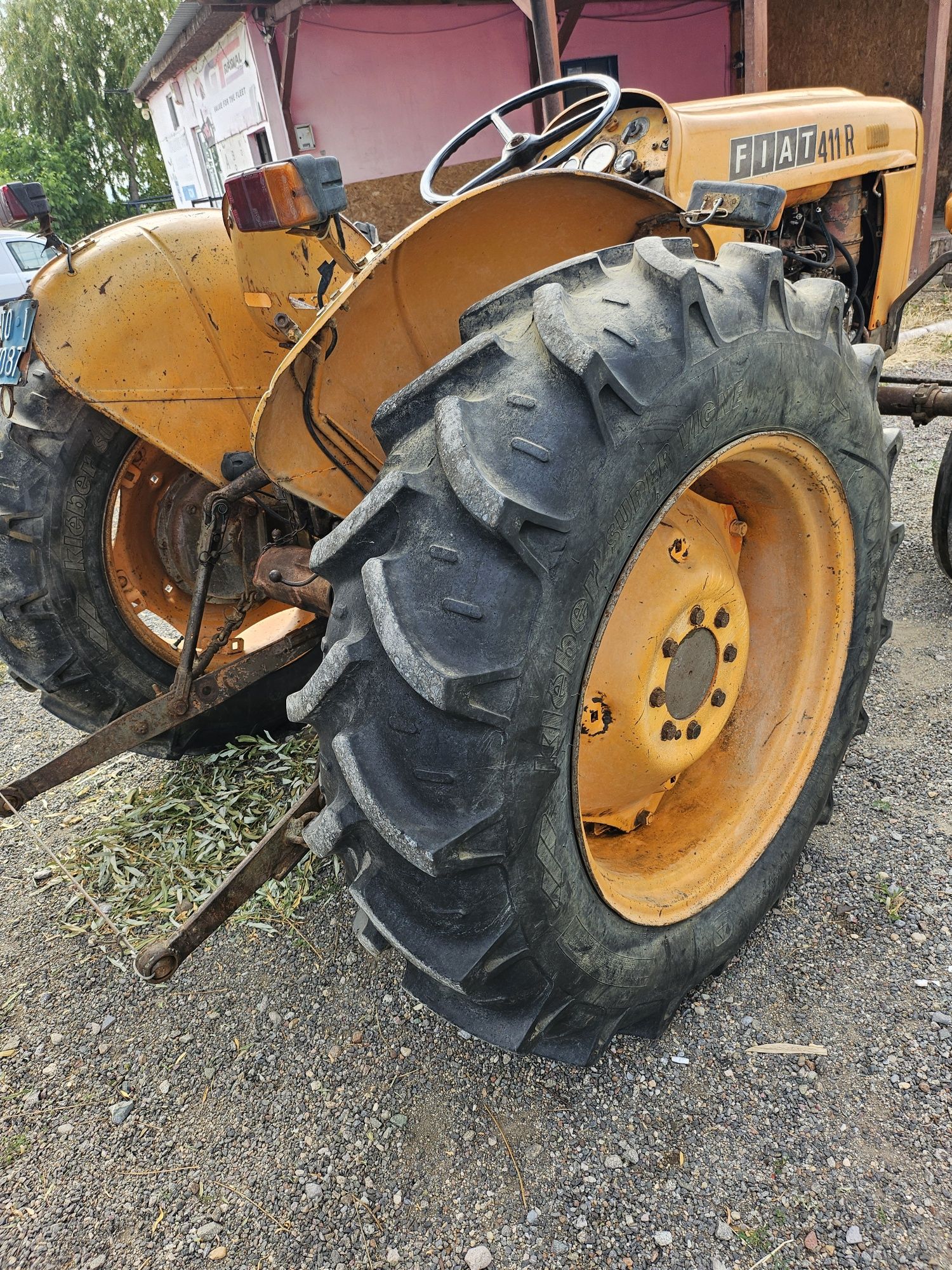 Tractor Fiat 411 sau dezmembrez,piese