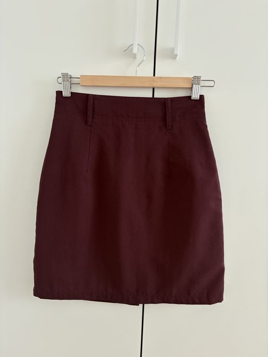 2 Дамски поли H&M за 10лв общо в червено и бордо