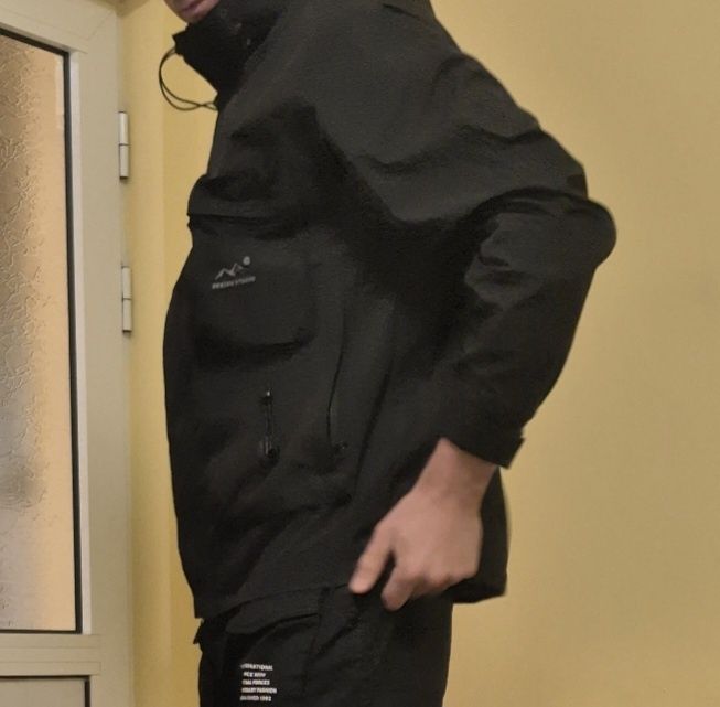 Яке ветровка и панталон М (нови)