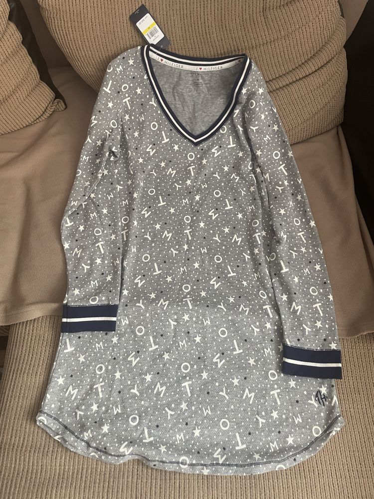 Vand rochia dama de la Tommy Hilfiger marimea M