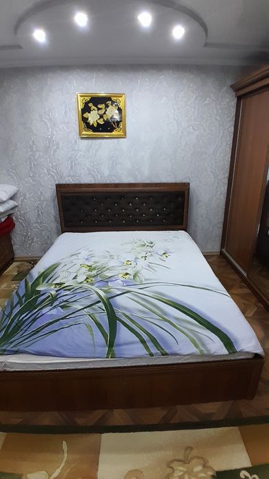 Двуспальная диван сотилади