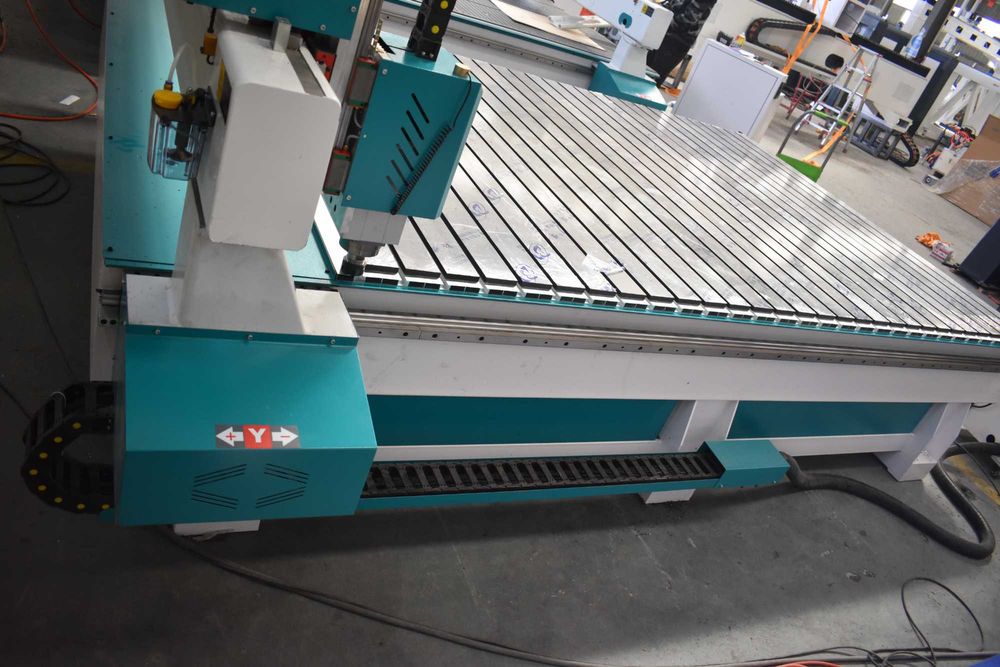 CNC router cu masa T-slot