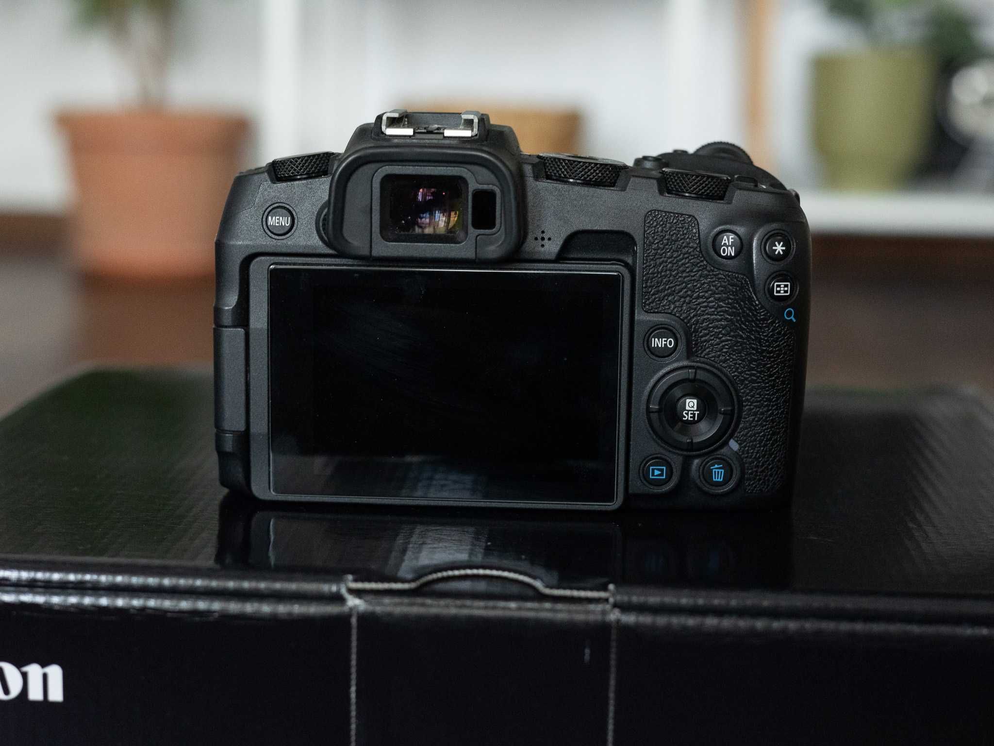 Canon EOS RP + baterie extra