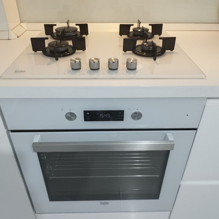 Set cuptor + plită incorporabile Beko